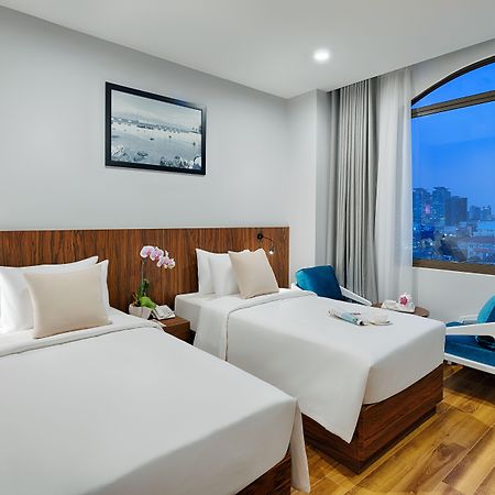 Happy Life Grand Hotel & Rooftop Skybar Ho Şi Min Dış mekan fotoğraf