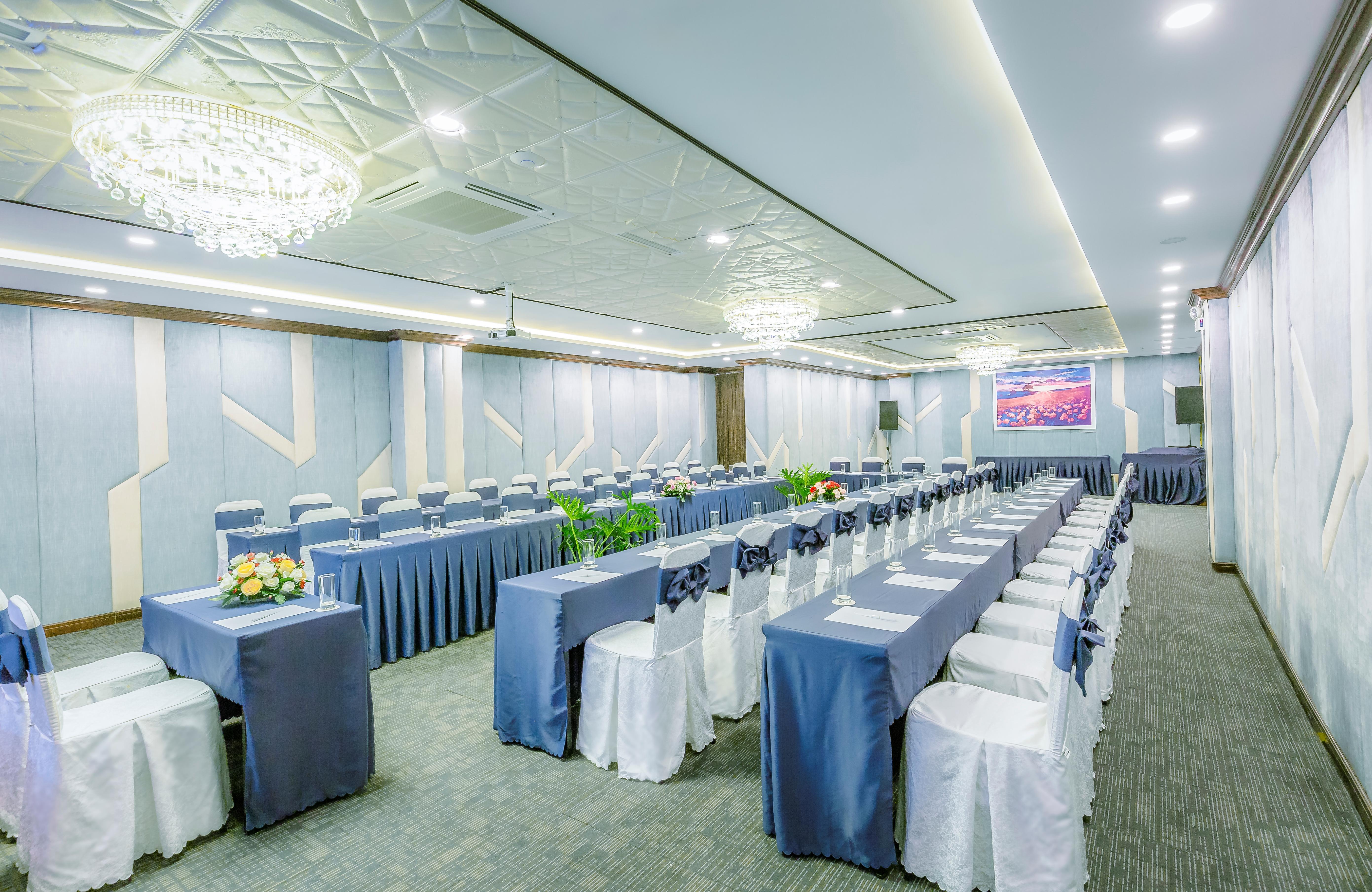 Happy Life Grand Hotel & Rooftop Skybar Ho Şi Min Dış mekan fotoğraf