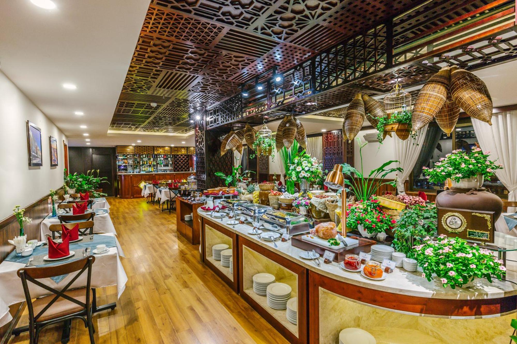 Happy Life Grand Hotel & Rooftop Skybar Ho Şi Min Dış mekan fotoğraf